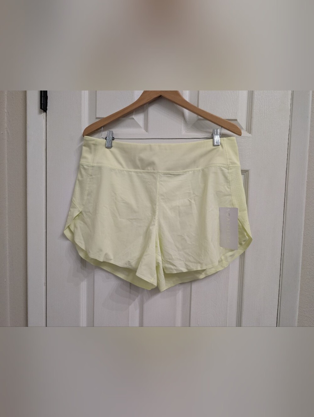 NWT Athleta Women's Large Run With It 4.5" Lined Running Shorts Yellow Pocket